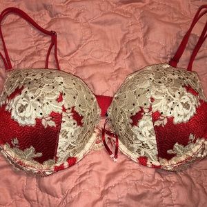 34 B Victoria’s Secret push up bra